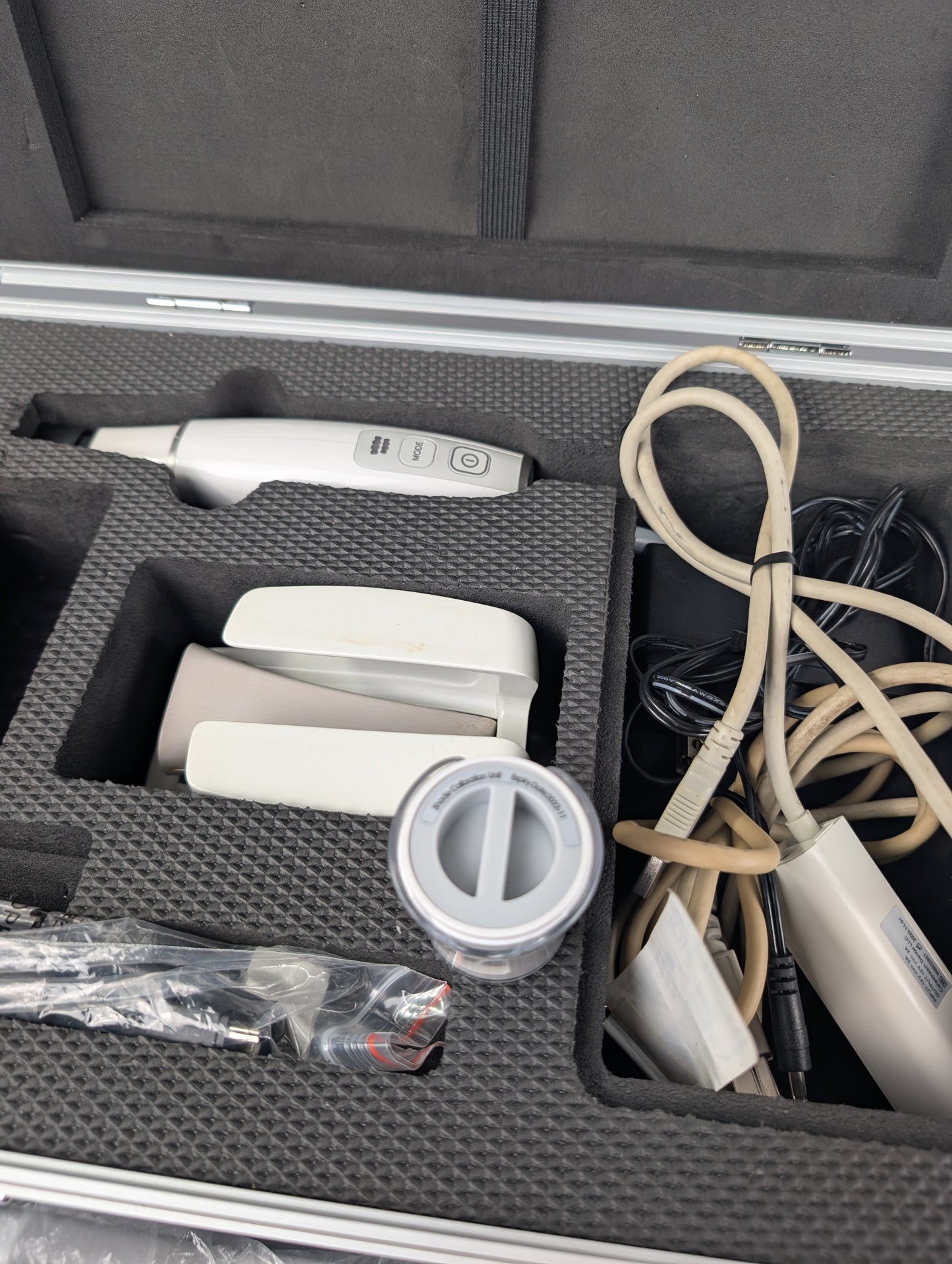 Carestream CS 3700 Dental Intraoral Scanner Kit--Tip, Calibration Tool, and Case